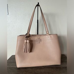 Beautiful Authentic Tory Burch McGraw Leather Tote Bag dust bag included.